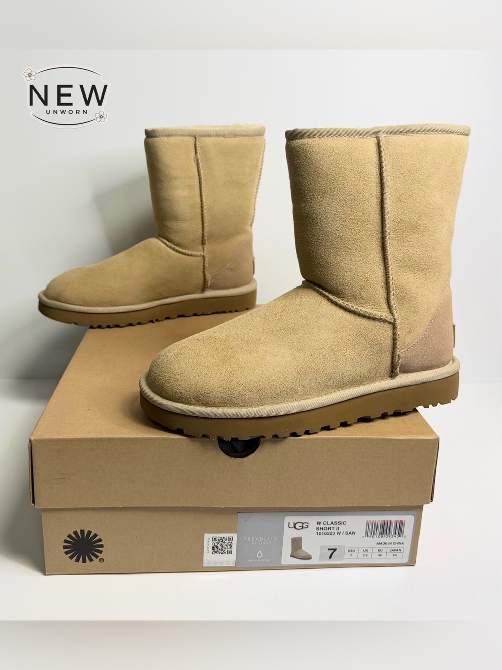 NEW UGG CLASSIC SHORT BOOT SAND Size 7M in original Box